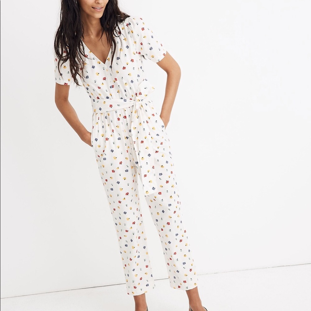 NWT- Madewell Puff-Sleeve Tapered Jumpsuit in Confetti Floral - Size 6